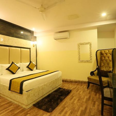 Plazzo Hotel New Delhi Luaran gambar