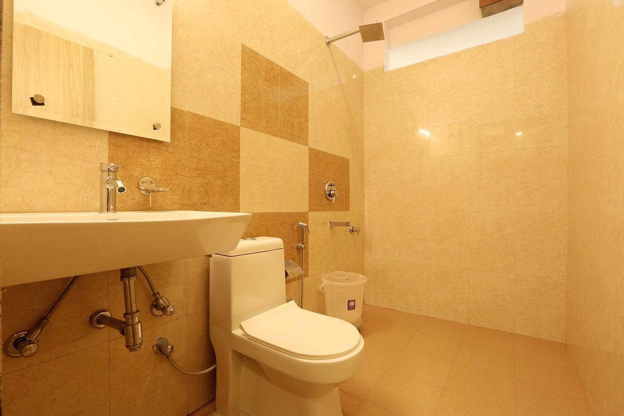 Plazzo Hotel New Delhi Luaran gambar