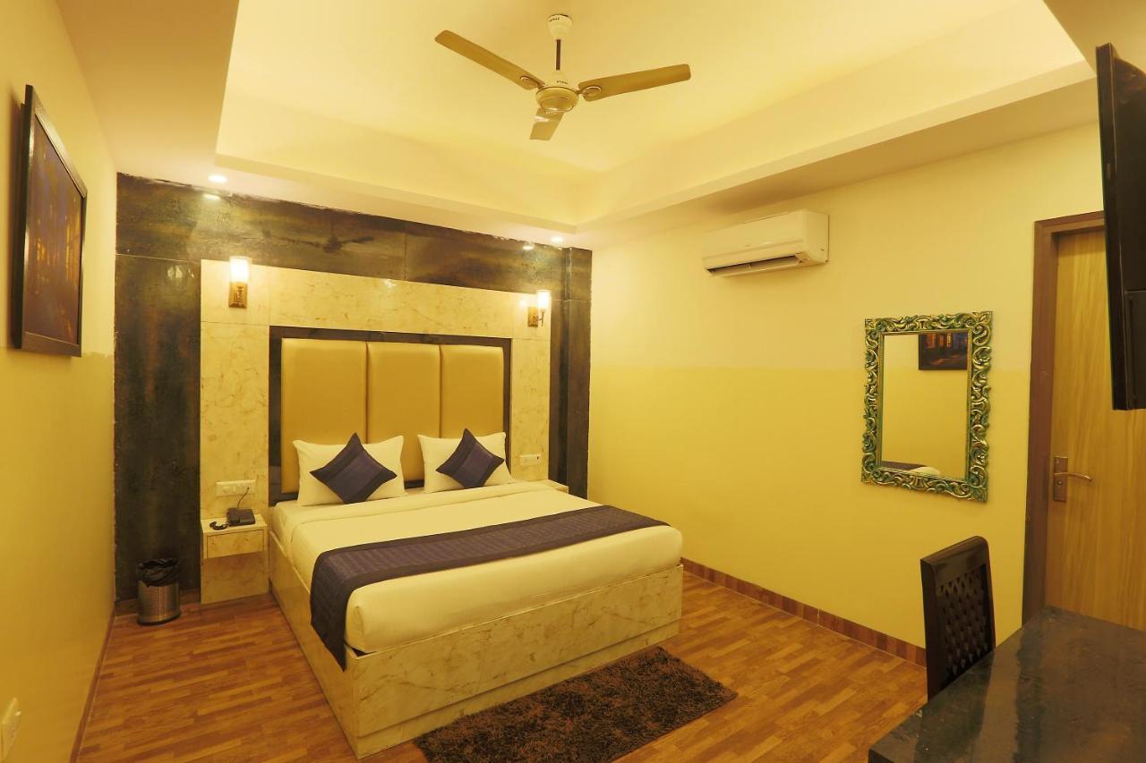 Plazzo Hotel New Delhi Luaran gambar