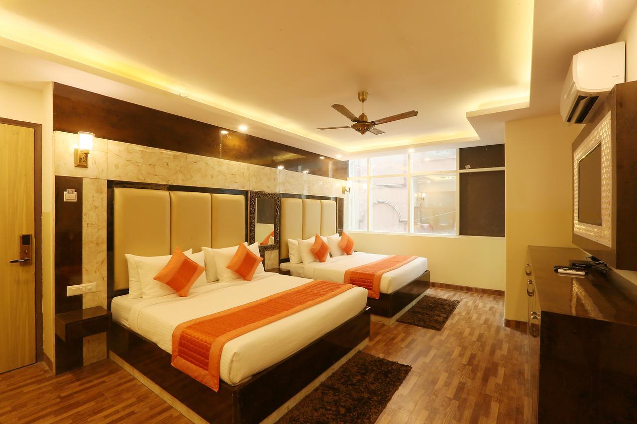 Plazzo Hotel New Delhi Luaran gambar