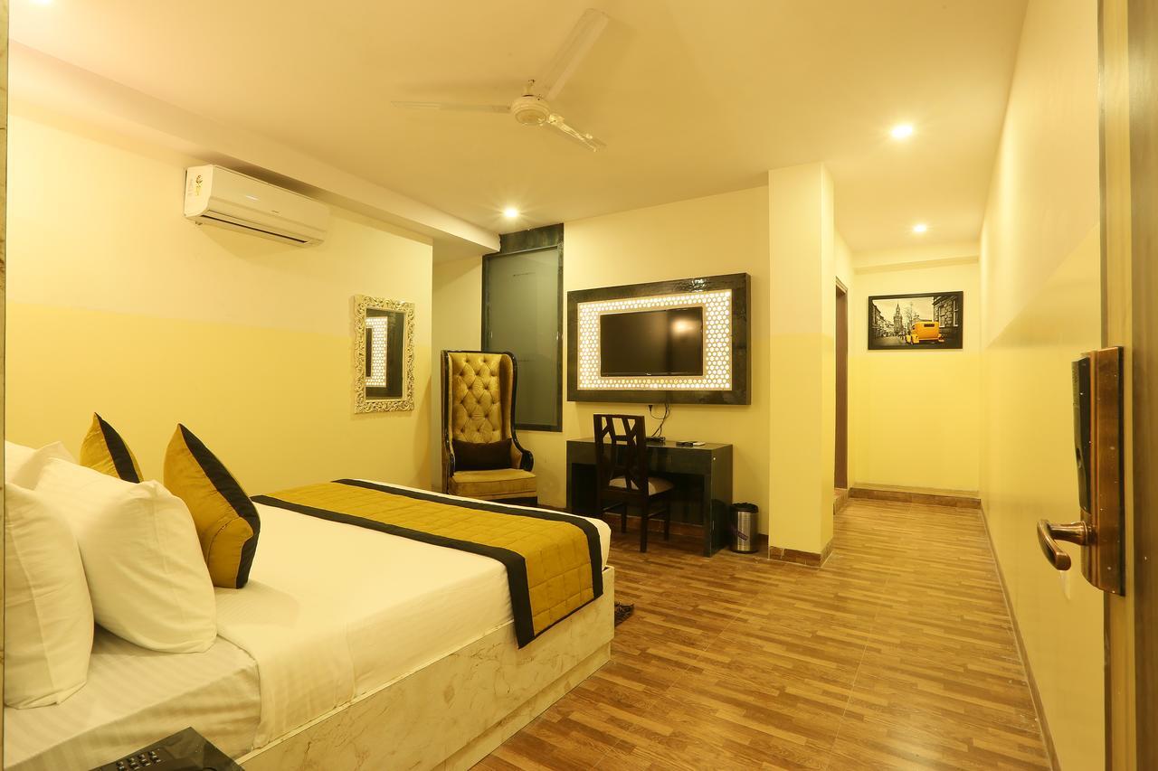 Plazzo Hotel New Delhi Luaran gambar