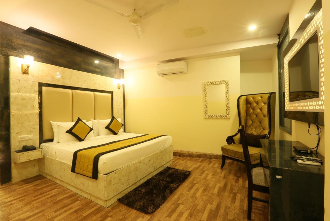 Plazzo Hotel New Delhi Luaran gambar