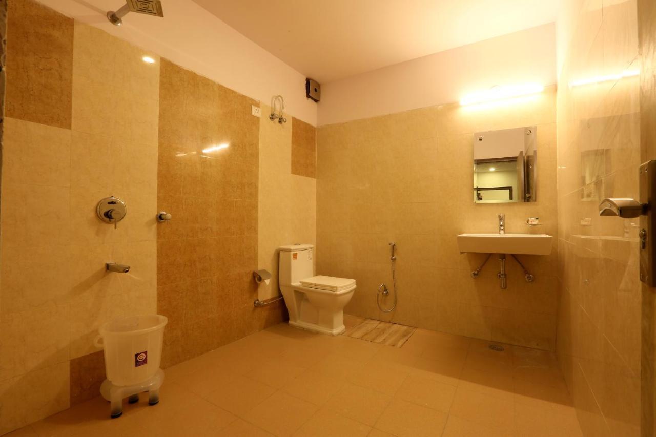 Plazzo Hotel New Delhi Luaran gambar
