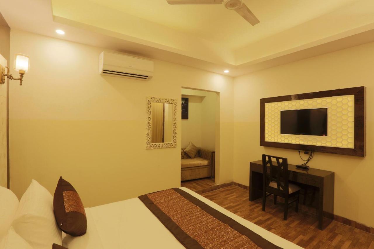 Plazzo Hotel New Delhi Luaran gambar