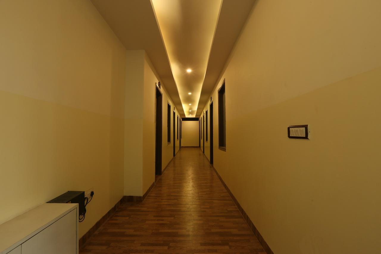Plazzo Hotel New Delhi Luaran gambar