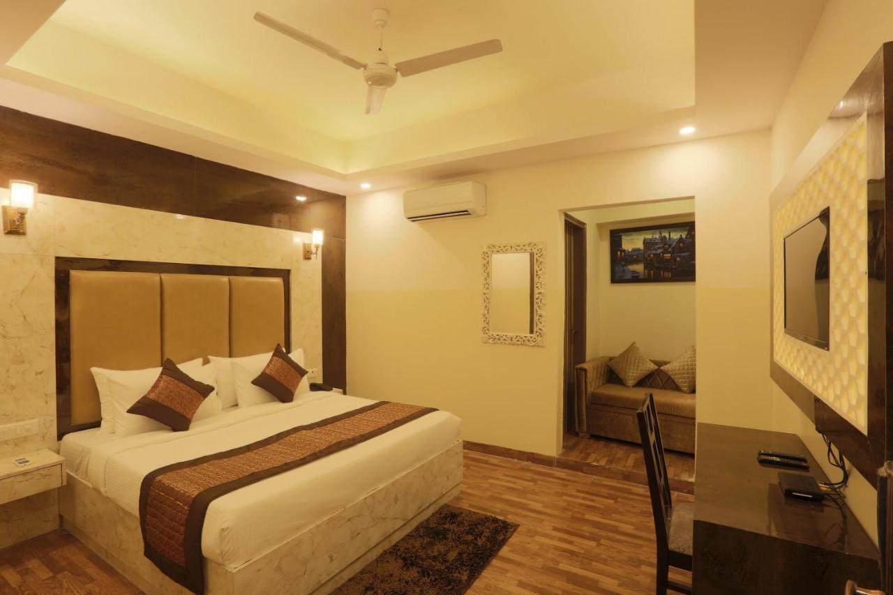 Plazzo Hotel New Delhi Luaran gambar