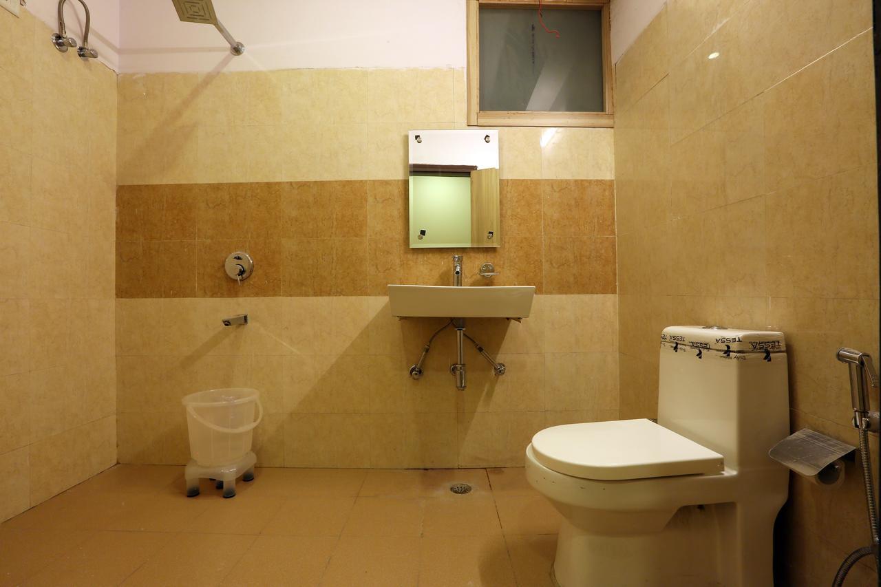 Plazzo Hotel New Delhi Luaran gambar