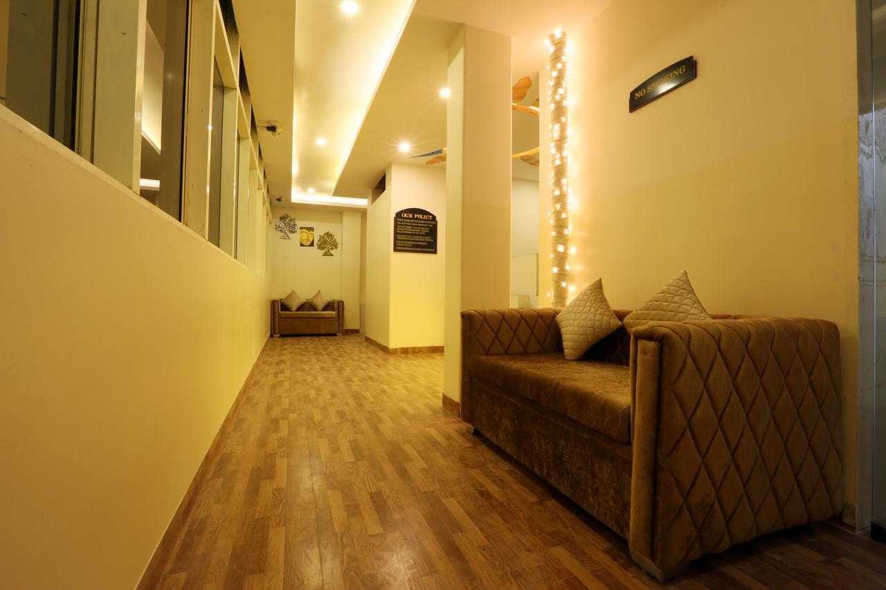 Plazzo Hotel New Delhi Luaran gambar